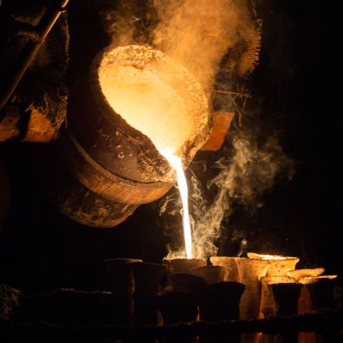 industrial-lost-wax-casting-process-pouring-filling-out-ceramic-shells-with-molten-steel (1)