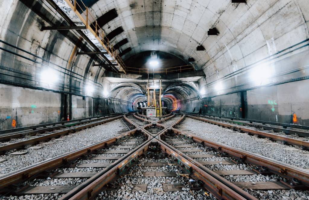 underground-tunnel-railway-new-york-city (1)